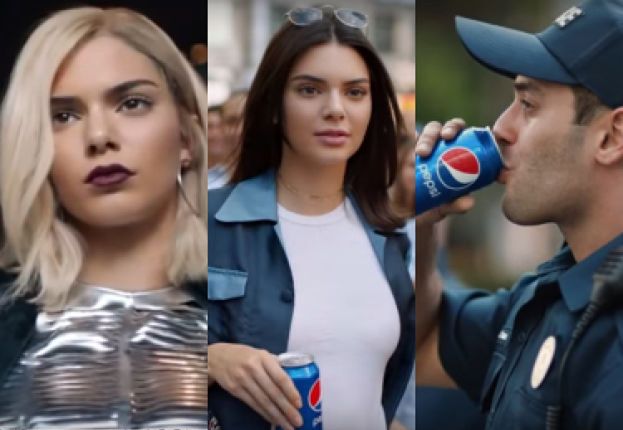 Kendall Jenner "zwalcza problemy świata" w reklamie Pepsi. "W prawdziwym życiu dostałaby w twarz gazem pieprzowym" (FOTO)