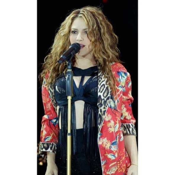 Shakira jak Jennifer Lopez