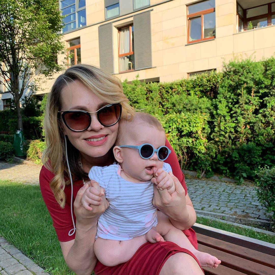 Weronika Marczuk z córeczką