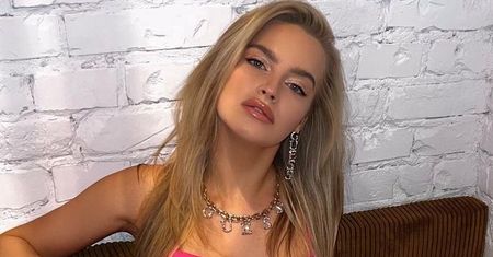 Nosi "slip skirt". Karolina Pisarek wygląda w niej obłędnie