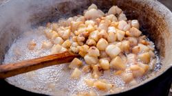 Skwarki, przysmak z czasów PRL. W jaki sposób mogą wpływać na organizm?