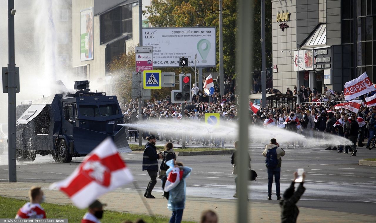 Białoruś. Sto tysięcy protestujących na ulicach Mińska. Starcia z milicją