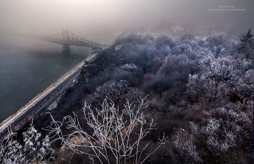 Fotograf potrzebował aż 4 lat, by zrobić niesamowite zdjęcia Budapesztu pogrążonego we mgle 10