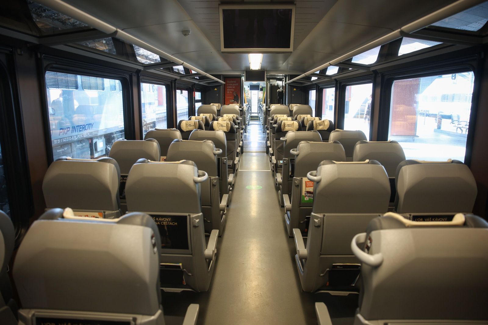 Tak wygląda wnętrze pociągu Leo Express