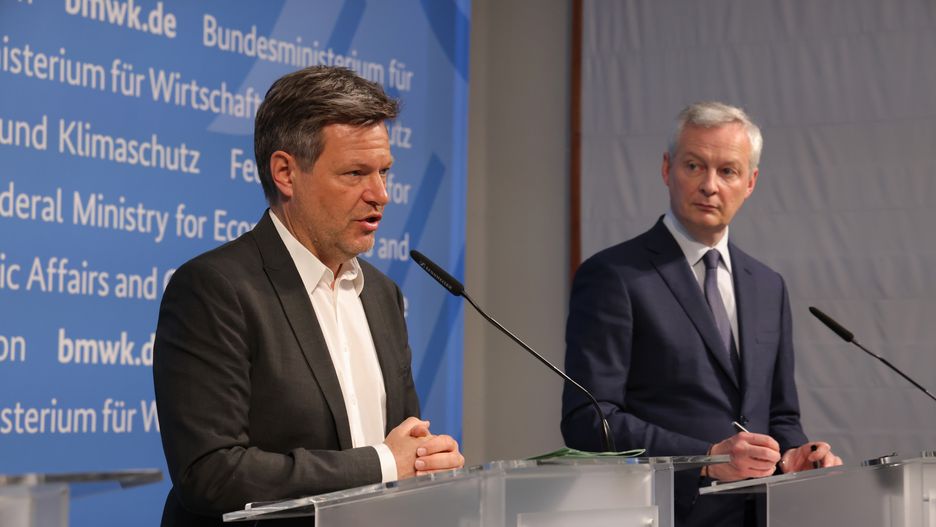 Wicekanclerz oraz minister gospodarki i ochrony klimatu Robert Habeck i minister gospodarki, finansów, suwerenności przemysłowej i cyfrowej Francji Bruno Le Maire