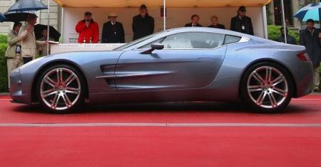 Aston Martin One-77 w obiektywie