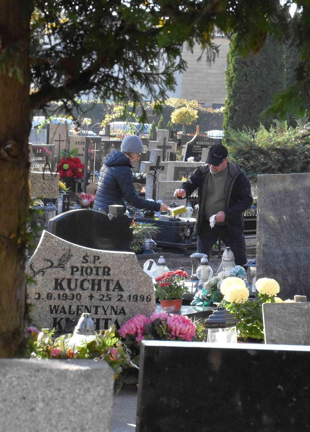 Wszystkich Świętych 2025 na cmentarzach w Inowrocławiu i regionie