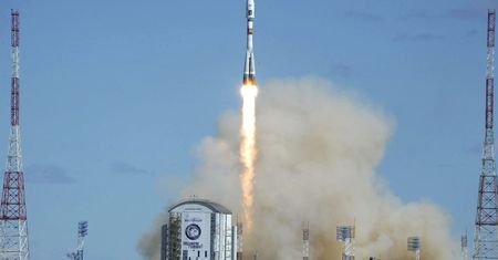 Rakieta Sojuz-2 startuje z kosmodromu Bajkonur. Rosjanie ostrzegają