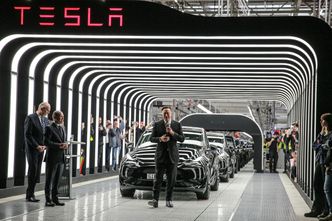 Elon Musk otworzył pierwszą gigafabrykę Tesli w Europie. Po wielu problemach