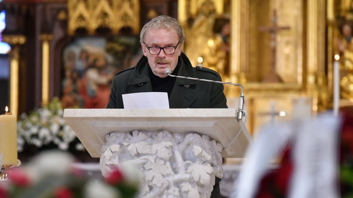 Daniel Olbrychski odczytał fragment Pisma Świętego podczas pogrzebu Krzysztofa Krawczyka