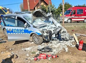Wypadek radiowozu. Policjanci w szpitalu