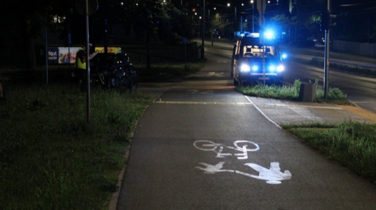 Zderzenie hulajnogi i roweru elektrycznego w Tychach. Dwie osoby ranne