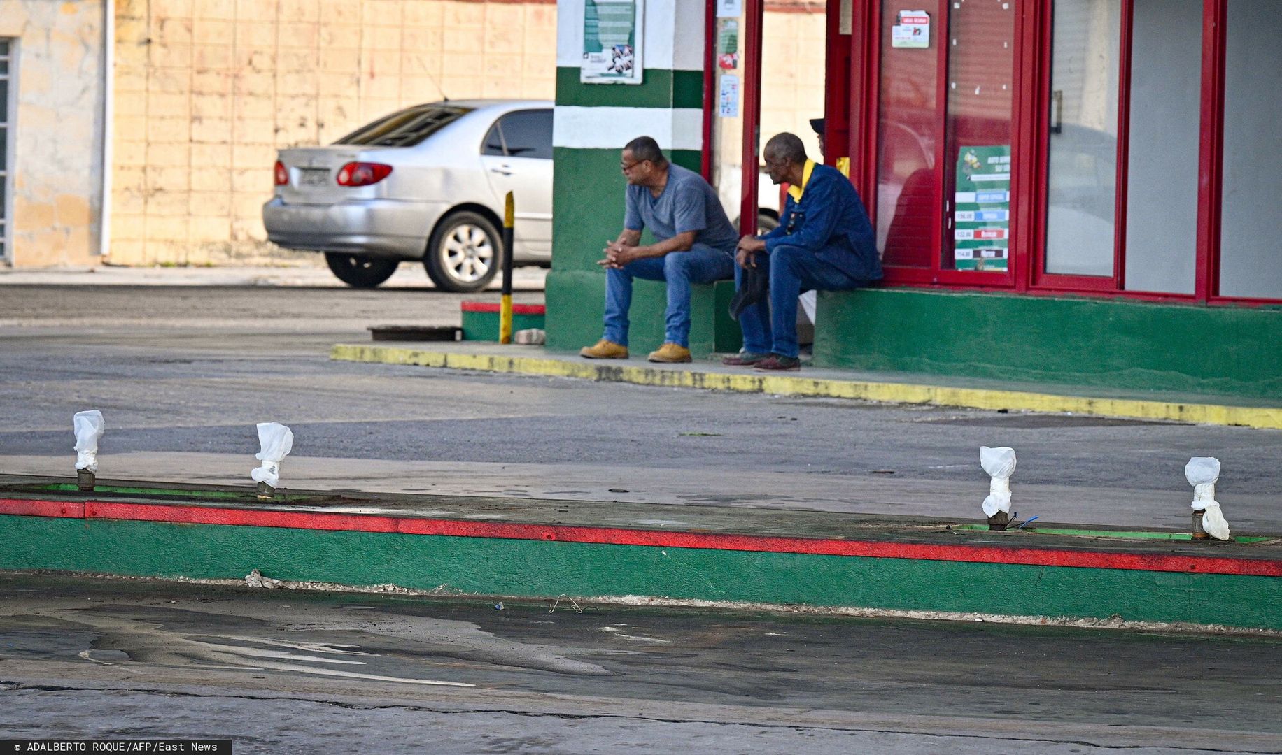 Kuba przygotowuje si? na burz? tropikaln? Rafael
Two men sit on a dismantled petrol station ahead of the arrival of tropical storm Rafael in Havana on November 5, 2024. Cuba was bracing for Tropical Storm Rafael, which is expected to make landfall on the island as a hurricane on November 6, compounding the misery wrought by a massive blackout and Hurricane Oscar. (Photo by ADALBERTO ROQUE / AFP)
ADALBERTO ROQUE