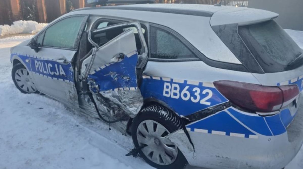 Pijany kierowca wjechał w radiowóz na A4.