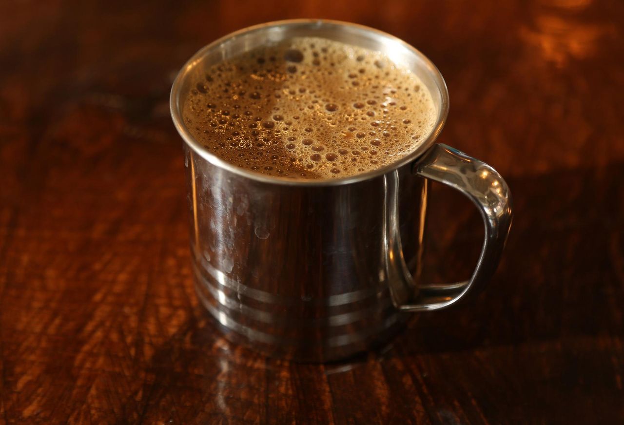 Jak kofeina wpływa na psychikę? Organizm daje znaki, gdy jest jej za dużo