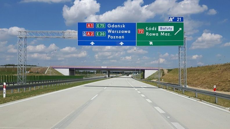 Nowe znaki są umieszczone dokładnie nad pasami, do których się odnoszą.