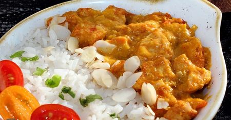 Kurczak w sosie korma z warzywami. Szybki i pyszny pomysł na obiad
