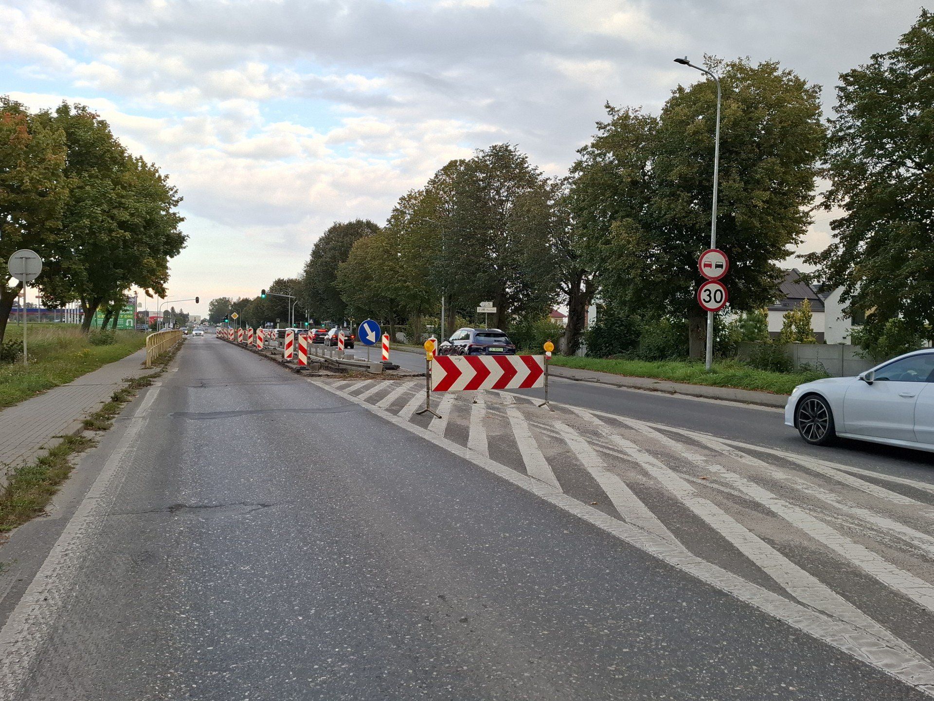 Kierowcy muszą uważać szczególnie w rejonie skrzyżowania ulicy Szczecińskiej, Witosa i wjazdu na teren sklepów Auchan i Obi.