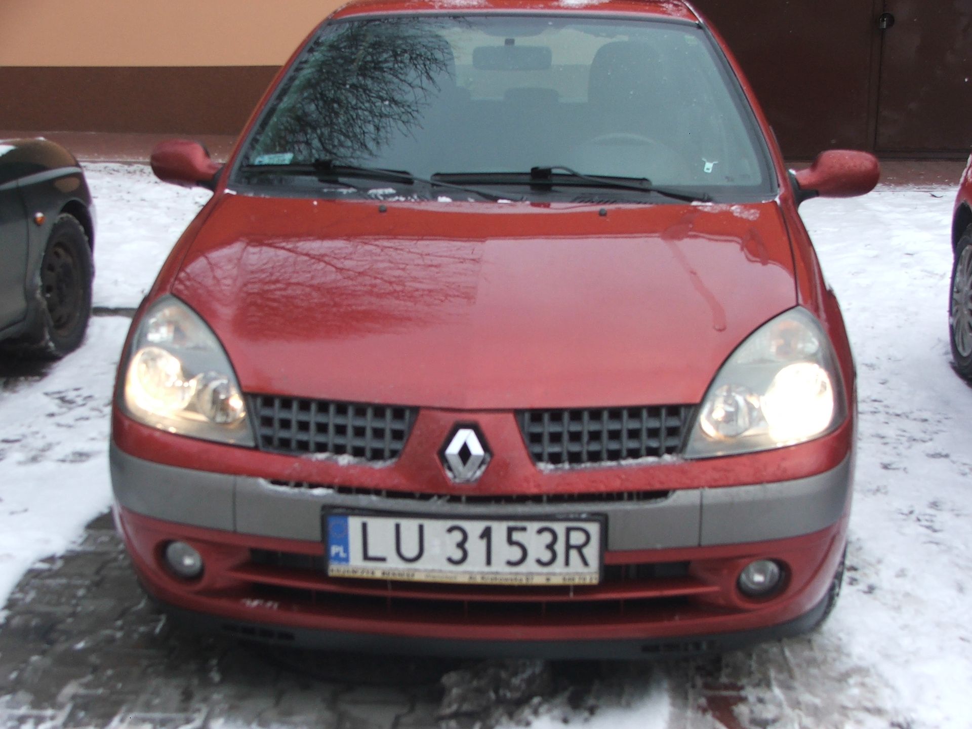 Lewa (po stronie kierowcy) żarówka to Osram Night Breaker Unlimited. Prawa to dotychczas  używany Philips