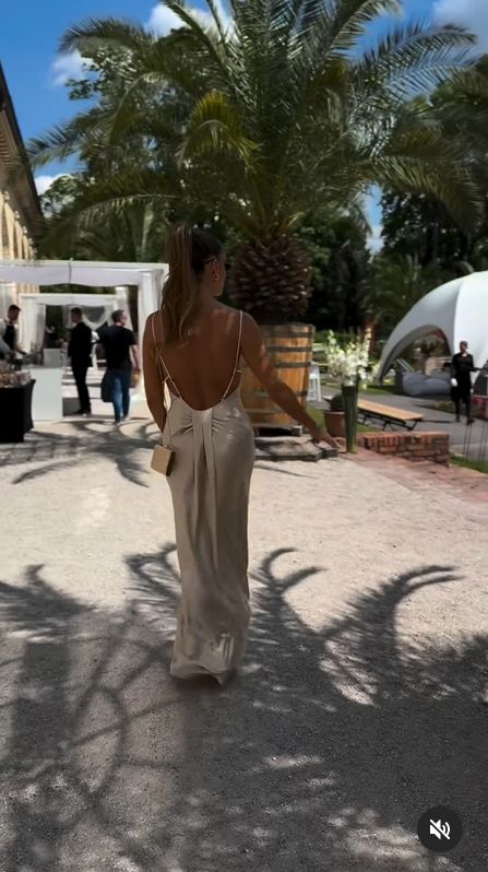 Małgorzata Rozenek w obcisłej maxi relacjonuje rodzinną niedzielę