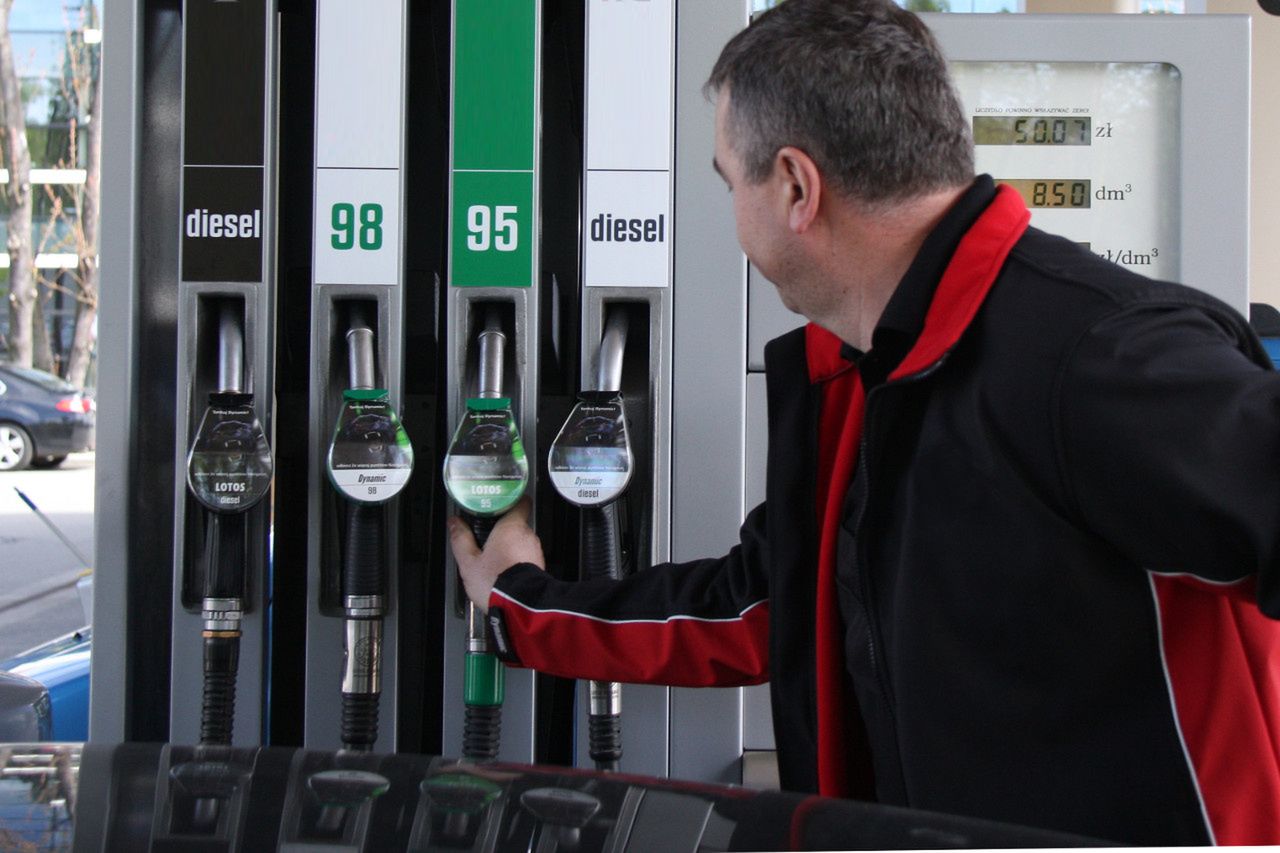 Ceny paliwa mogą wzrosnąć do 8 zł/l. Początek zmian miałby nastąpić w 2023 r.
