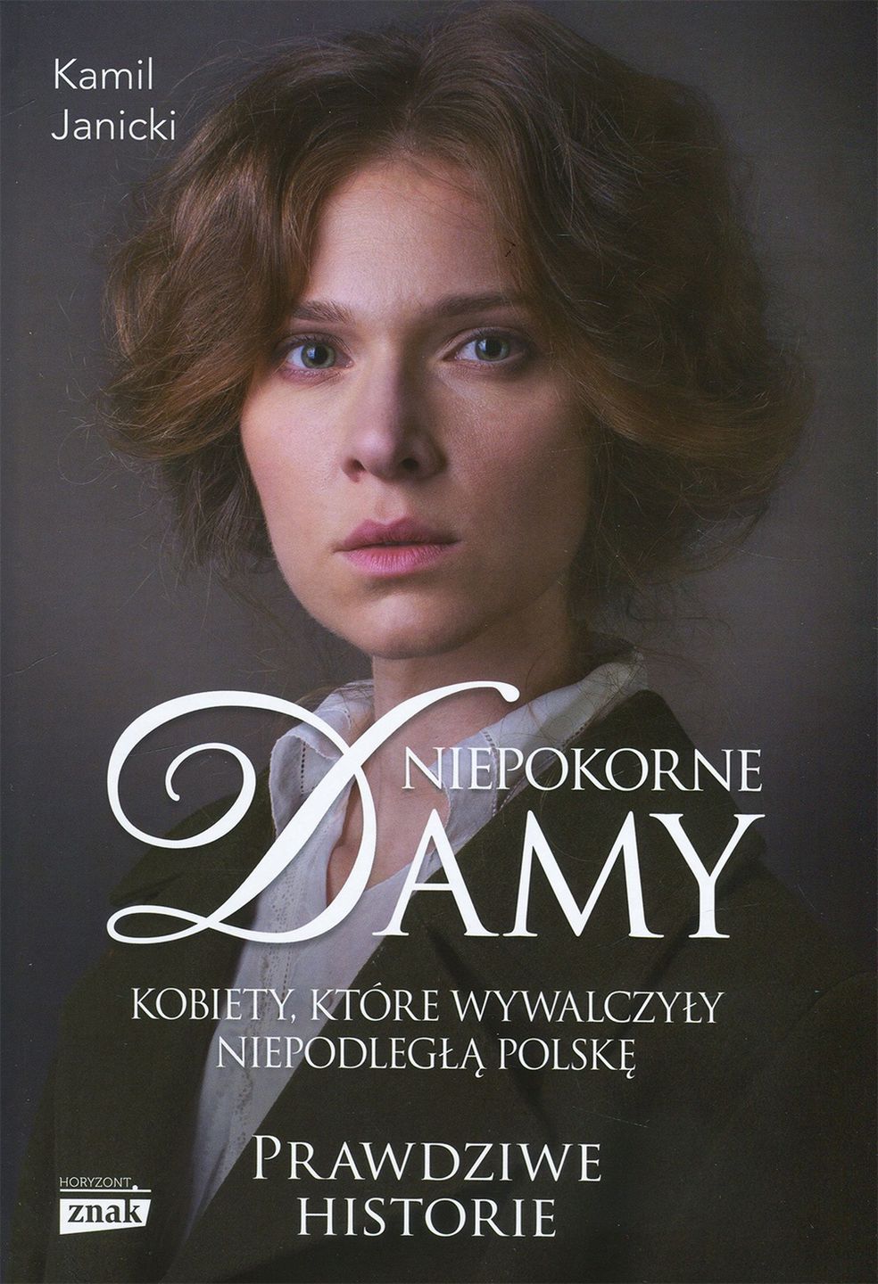 O małżeństwach Józefa Piłsudskiego przeczytacie szeroko w książce Kamila Janickiego pt. Niepokorne damy. Kobiety, które wywalczyły niepodległą Polskę (Kraków 2018).