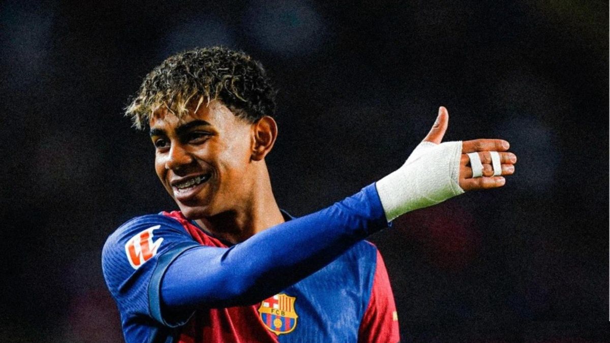 Lamine Yamal na boisku w barwach FC Barcelony