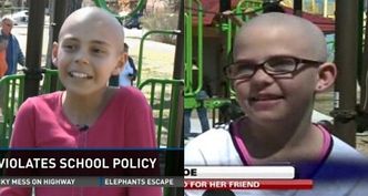 9-latka ogoliła głowę dla przyjaciółki chorej na raka... ZOSTAŁA ZAWIESZONA!