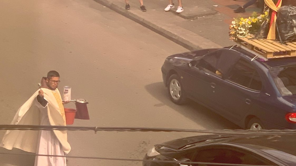 Duchowny walczy z prostytucją na ulicach Bogoty