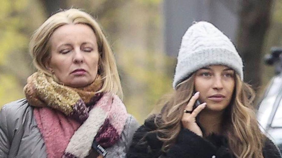 Julia Wieniawa przejeżdża na czerwonym świetle 