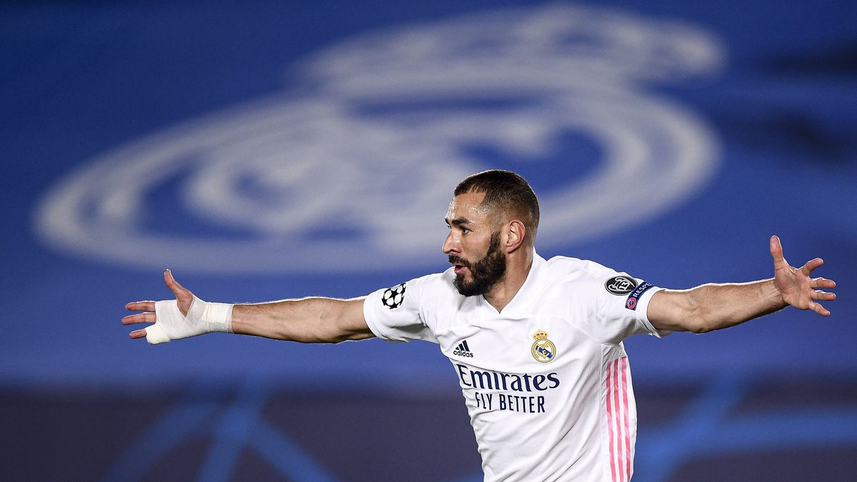 ESTADIO ALFREDO DI STEFANO, MADRID, SPAIN - 2020/11/03: Karim Benzema of Real Madrid CF celebrates after scoring a goal during the Champions League Group B football match between Real Madrid CF and FC Internazionale. Real Madrid CF won 3-2 over FC Internazionale. (Photo by Nicolò Campo/LightRocket via Getty Images)