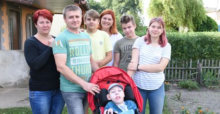 Ojciec się nie interesuje. Ciężko chory syn wymaga stałej opieki