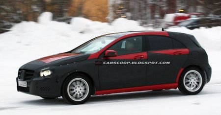 Nowy Mercedes Klasy A przyłapany na zimowych wakacjach