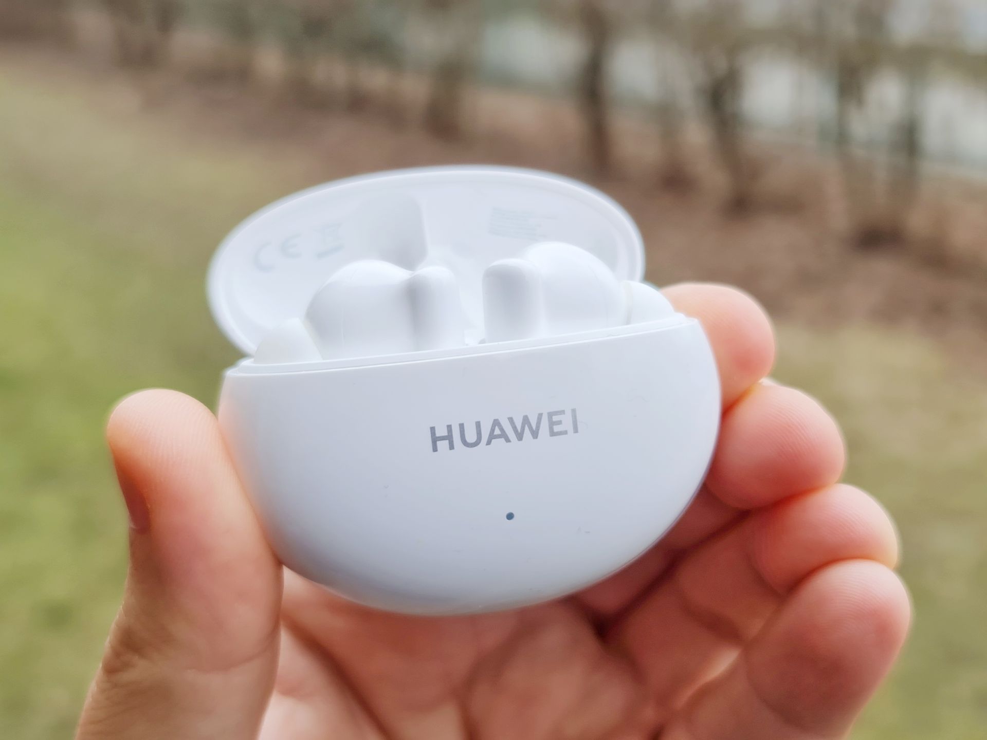 W tej cenie to sztos nad sztosami. Słuchawki Huawei FreeBuds 4i dają radę 3
