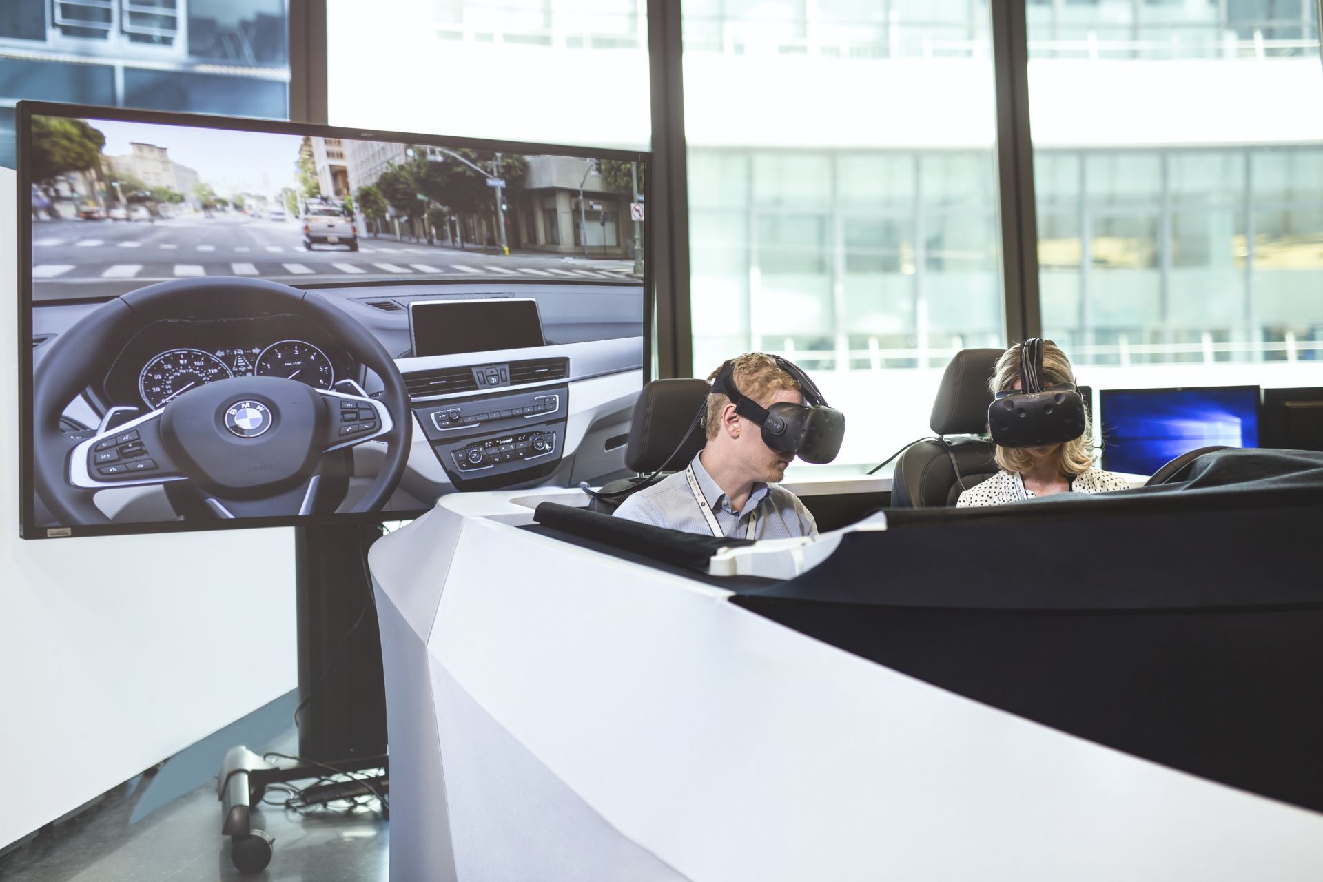 TechFlash - inteligentny dystrybutor wina i projektowanie pojazdów BMW z użyciem HTC Vive 4
