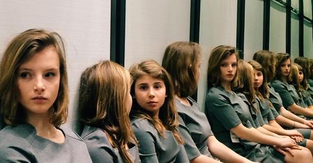 Zdjęcie zagadka - ile dziewczyn sfotografowano?