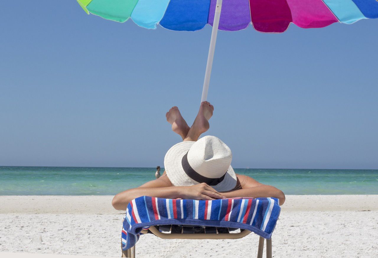 Kosmetyki do opalania - nie tylko na plażę. 3 informacje przydatne w wyborze.