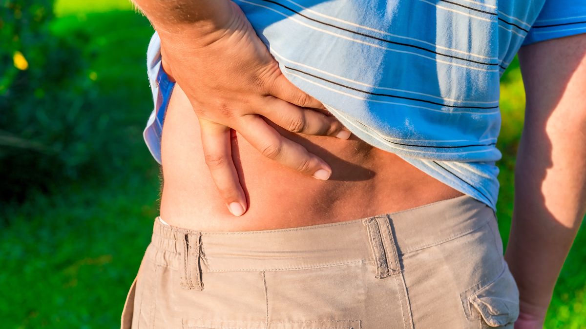 Zespół dziadka do orzechów powoduje ból kręgosłupa