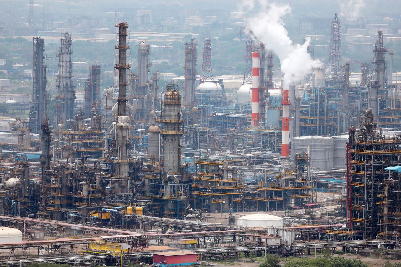 Indyjski gigant odcina się od Moskwy. Reliance Industries wstrzymuje import rosyjskiej ropy