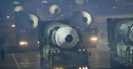 Zimny prysznic dla Trumpa. Pomylił się o kilkadziesiąt głowic atomowych
