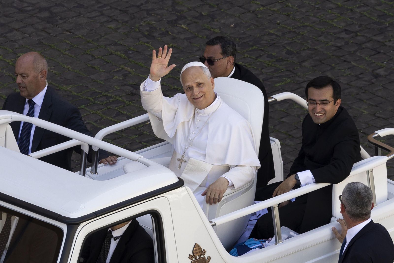 Papież Leon XIV przeprasza po incydencie na placu św. Piotra