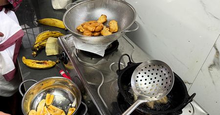 Ryż się nie sklei, warzywa zyskają intensywny kolor, a sos będzie kremowy. Takie triki stosują szefowie kuchni