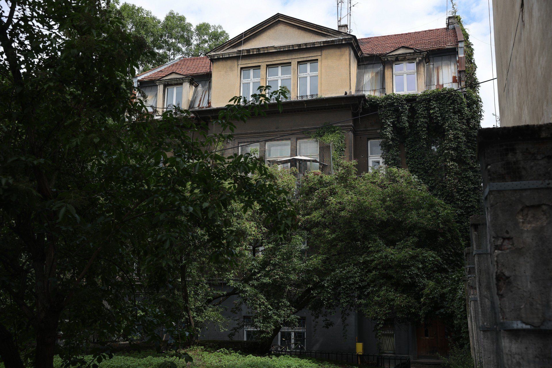 Program daje też szansę na zamieszkanie w takiej zabytkowej willi w Krowodrzy - przy ul. Lea 15