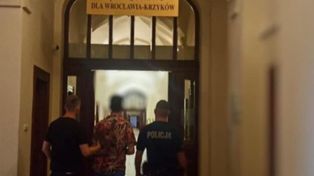 Wrocław. 26-latek zatrzymany z dużą ilością narkotyków. Ugryzł policjanta, próbował uciekać