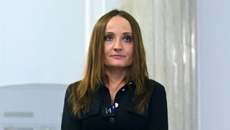 Justyna Dobrosz-Oracz wskoczyła w strój kąpielowy i sfotografowała się nad basenem. Fani komplementują: "Piękności"