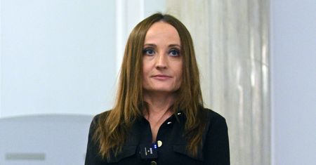 Justyna Dobrosz-Oracz wskoczyła w strój kąpielowy i sfotografowała się nad basenem. Fani komplementują: "Piękności"