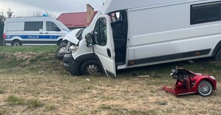 Wjechał busem w rodzinę z dzieckiem. Z zazdrości?