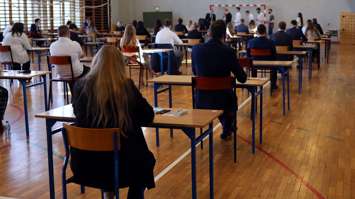 Maturzyści rekrutują się na studia. Oto popularne kierunki