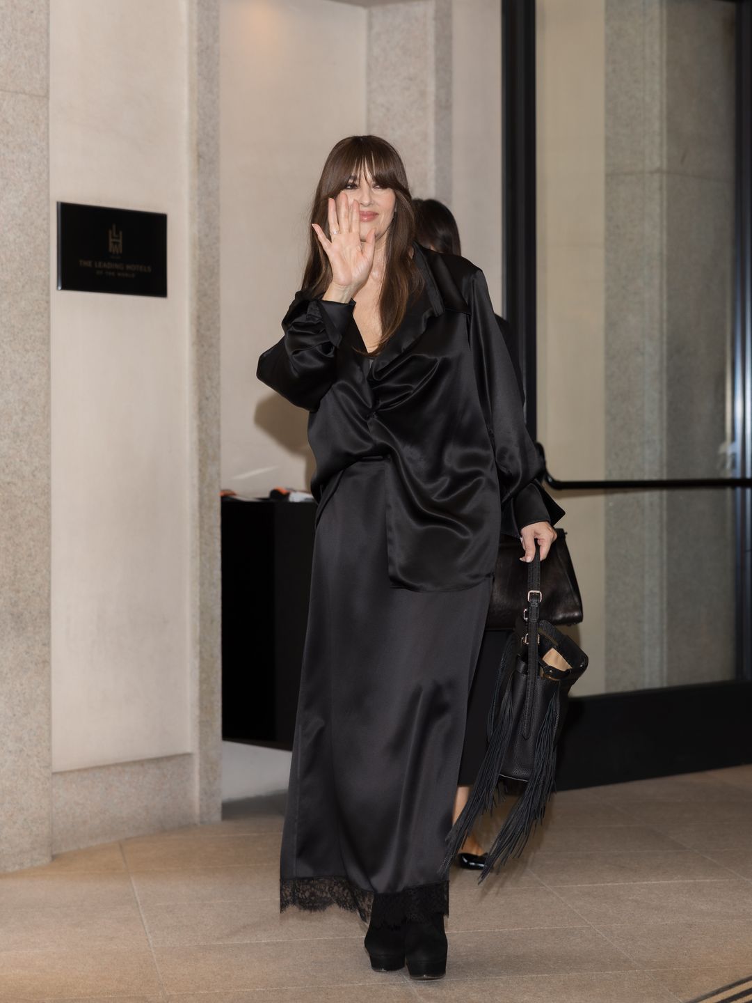 Monica Bellucci zachwyca młodzieńczą aparycją w Mediolanie
