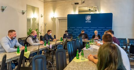 Śląsk. Lockdown w Polsce. Prezydent Bytomia analizuje cofnięcie opłaty koncesyjnej restauratorom